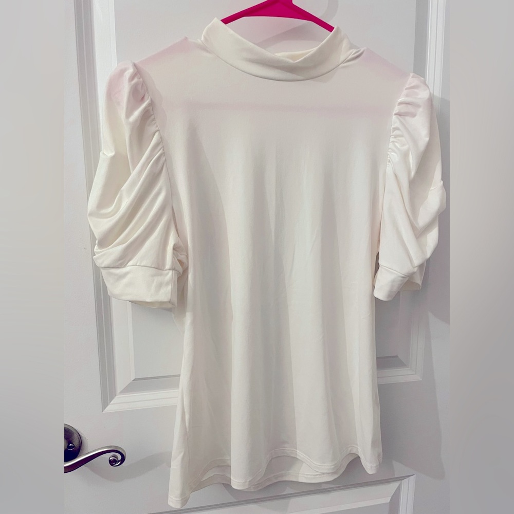 Comfortable/Elegant Fashion Nova white/cream turtle neck, size Large